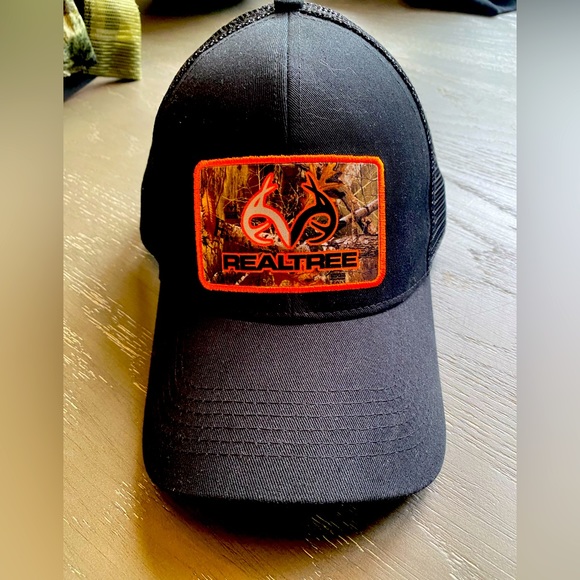 Realtree adjustable hat - Picture 1 of 3